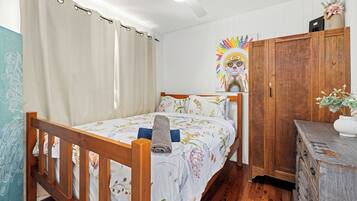 2 bedrooms, desk, free WiFi, bed sheets