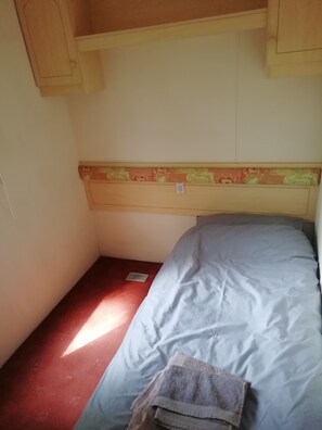 2 bedrooms, iron/ironing board, bed sheets