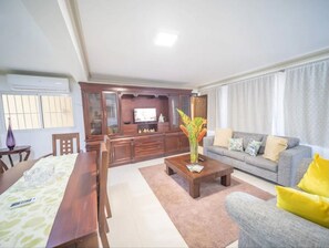 House, 1 Bedroom, Accessible, Smoking | Living room
