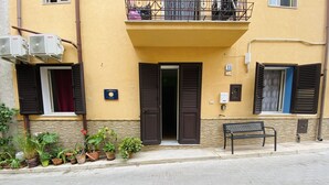 House, 2 Bedrooms, Accessible, Microwave | Exterior