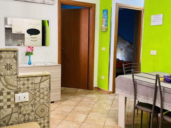 House, 2 Bedrooms, Accessible, Microwave | Interior