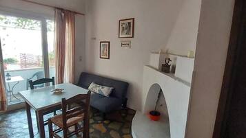 House, 1 Bedroom, Smoking, Balcony | Living area