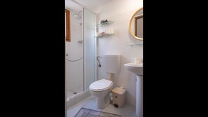 Maison, 1 chambre, fumeurs, balcon | Salle de bain