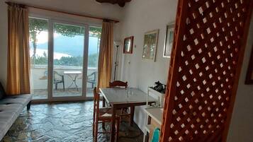 Nhà, 1 phòng ngủ, hút thuốc, ban công | Khu ăn uống