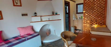 House, 1 Bedroom, Smoking, Balcony | Living room