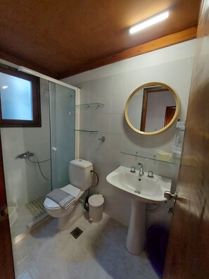 House, 1 Bedroom, Smoking, Balcony | Bathroom
