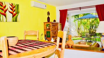 Villa, Multiple Bedrooms, Balcony, Garden View | Dining