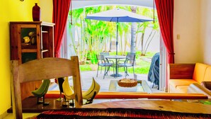 Villa, varias habitaciones, balcón, vista al jardín | Plano