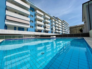 Apartment, 1 Schlafzimmer, Balkon, Stadtblick | Pool | Außenpool