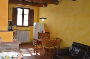 House, 2 Bedrooms, Smoking, Patio | Interior