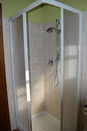 Bathroom - Luxurious Holiday Home With Private Patio, Tuscany, With Panoramic Swimming poo (Asciano)