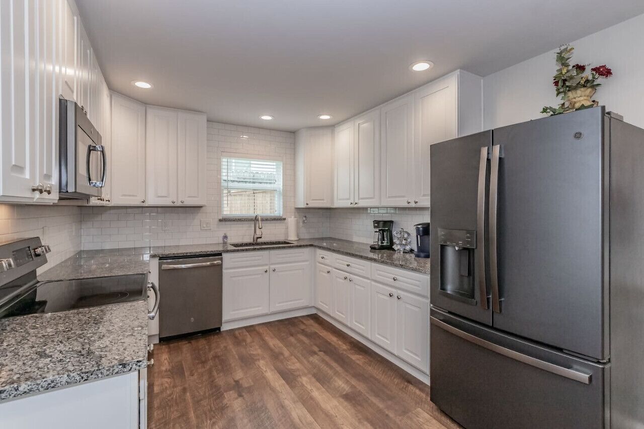 ثلاجة، ميكروويف، فرن، موقد طهي مسطح