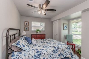 3 Schlafzimmer, Schreibtisch, Bügeleisen/Bügelbrett, kostenloses WLAN