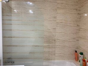 Free toiletries, hair dryer, bidet, towels - Apartamento En Madrid Situado Cerca De Metro Y Autobus (Madrid)