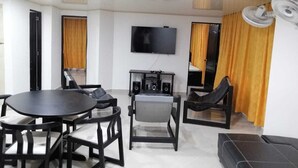 Apartamento, 2 quartos, vista para a cidade | Opções para refeição