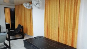 Apartamento, 2 quartos, vista para a cidade | Sala de estar
