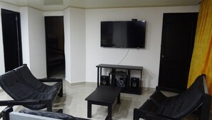 Apartamento, 2 quartos, vista para a cidade | Sala de estar
