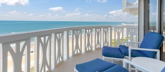 DIRECT OCEANFRONT Condo with BREATHTAKING VIEWS!