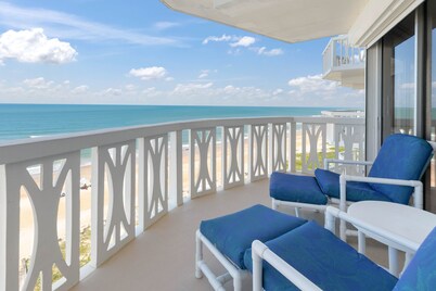 DIRECT OCEANFRONT Condo with BREATHTAKING VIEWS!