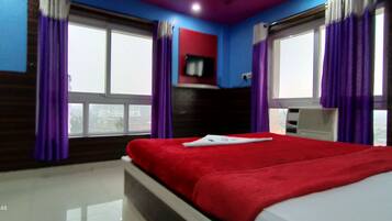 1 bedroom, in-room safe, desk, bed sheets