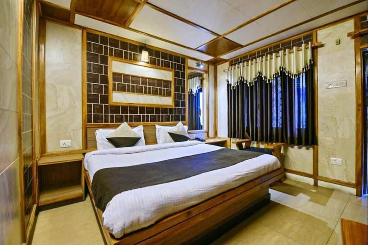 Deluxe Room | Premium bedding, WiFi (free), bed sheets