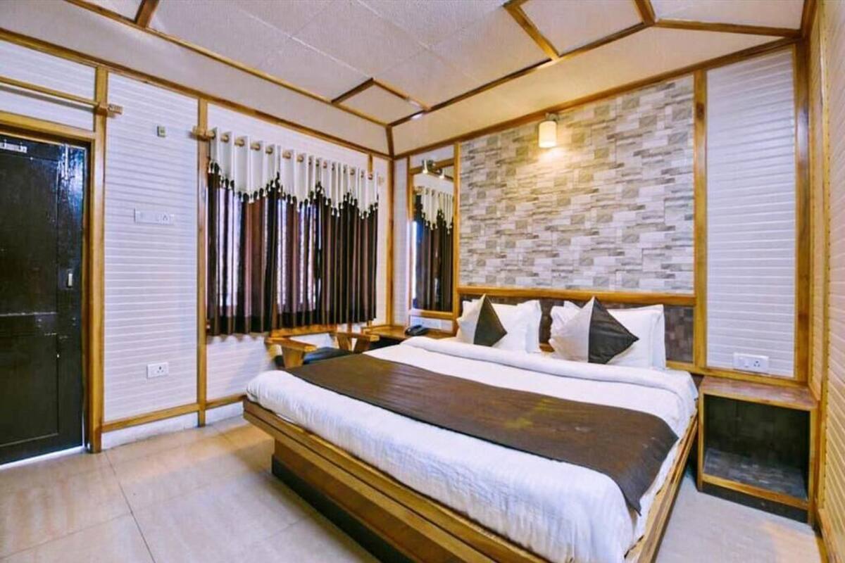 Family Room | Premium bedding, WiFi (free), bed sheets