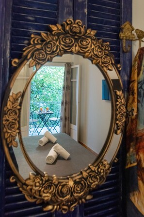 Family Apartment | 2 bedrooms, premium bedding, in-room safe, individually decorated - Blue Ark Acropolis Light (Athens)