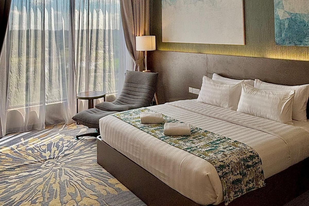 Minibar, desk, soundproofing, free WiFi