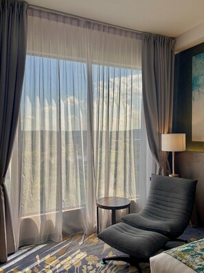 Minibar, escritorio, sistema de insonorización y wifi gratis 