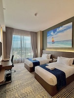 Superior-herbergi fyrir tvo, tvö rúm - 1 einbreitt rúm - borgarsýn | Míníbar, skrifborð, hljóðeinangrun, ókeypis þráðlaus nettenging