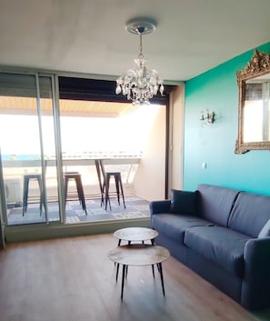 Smart TV - MAISON CLOSE magnificent naturist apartment with sea view and balneotherapy (Agde)