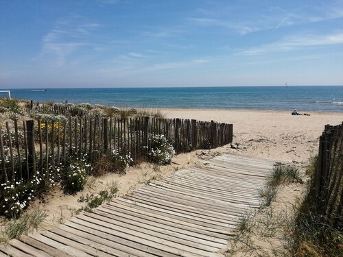 MAISON CLOSE magnificent naturist apartment with sea view and balneotherapy