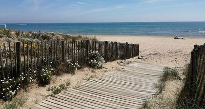 MAISON CLOSE magnificent naturist apartment with sea view and balneotherapy