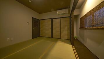 Quarto família, para não fumantes | Cortinas blackout, Wi-Fi de cortesia, roupa de cama