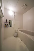 Family Room, Non Smoking | Bathroom | Free toiletries, hair dryer, electronic bidet, towels