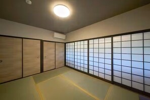 Family Room, Non Smoking | Blackout curtains, free WiFi, bed sheets