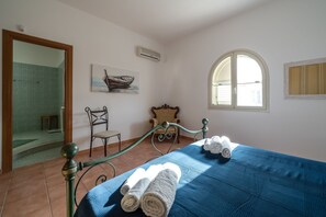 4 slaapkamers, een strijkplank/strijkijzer, reisbedje, wifi