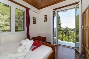 2 makuuhuonetta, silitysrauta/-lauta, ilmainen Wi-Fi, vuodevaatteet