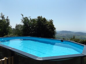 An outdoor swimming pool with a clear view of the surrounding landscape. - Villa Rubiana (Caprino Veronese)