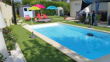 حمّام سباحة خارجي، حمّام سباحة مُدفَّأ