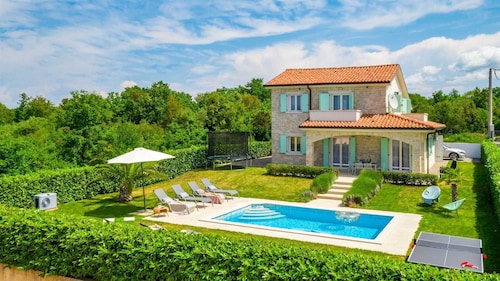 Holiday house JOSEPHINE with heated swimming pool