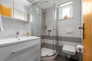 Badewanne, Whirlpool, Haartrockner, Handtücher