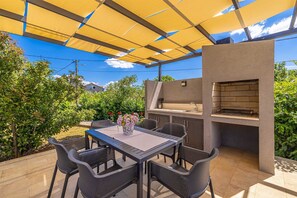 Outdoor dining - Charming holiday house LUCIJA (Žgaljići)