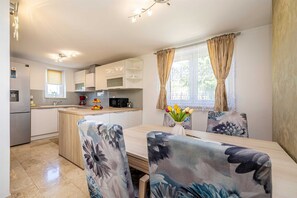 Fridge, oven, stovetop, dishwasher - Charming holiday house LUCIJA (Žgaljići)