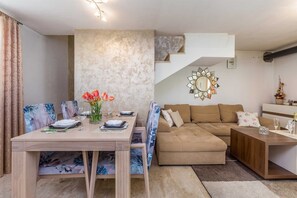 Dining - Charming holiday house LUCIJA (Žgaljici)