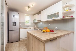 Fridge, oven, stovetop, dishwasher - Charming holiday house LUCIJA (Žgaljici)