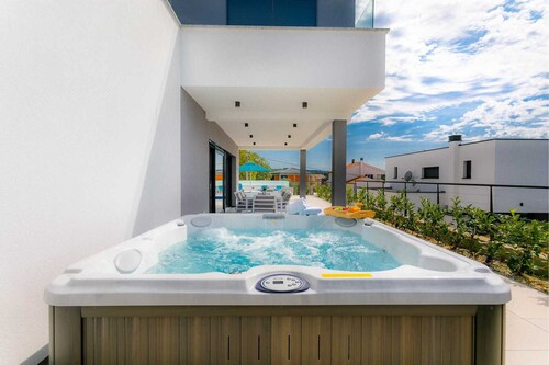 Luxury villa LEA MAGDALENA with heated pool