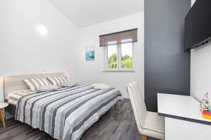 3 bedrooms, free WiFi, bed sheets