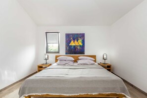 3 bedrooms, free WiFi, bed sheets