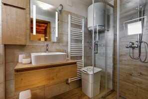 Hair dryer, towels, toilet paper - Rustic apartment EVELIN close to the beach (Pinezići)